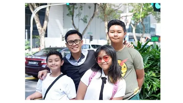 Jarang Terekspos, Ini 6 Momen Kebersamaan Eko Patrio dan Ketiga Anaknya