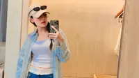 5 Potret Ayu Ting Ting Tampil dengan Gaya Kasual, Super Trendy