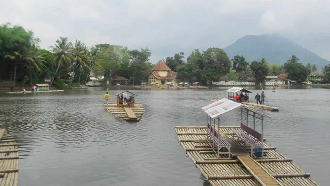 Candi Cangkuang dan Kampung Pulo di Garut