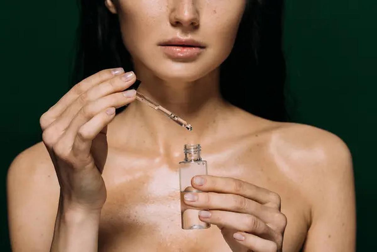 Face Oil vs Moisturizer: Mana yang Lebih Penting untuk Skin Barrier?