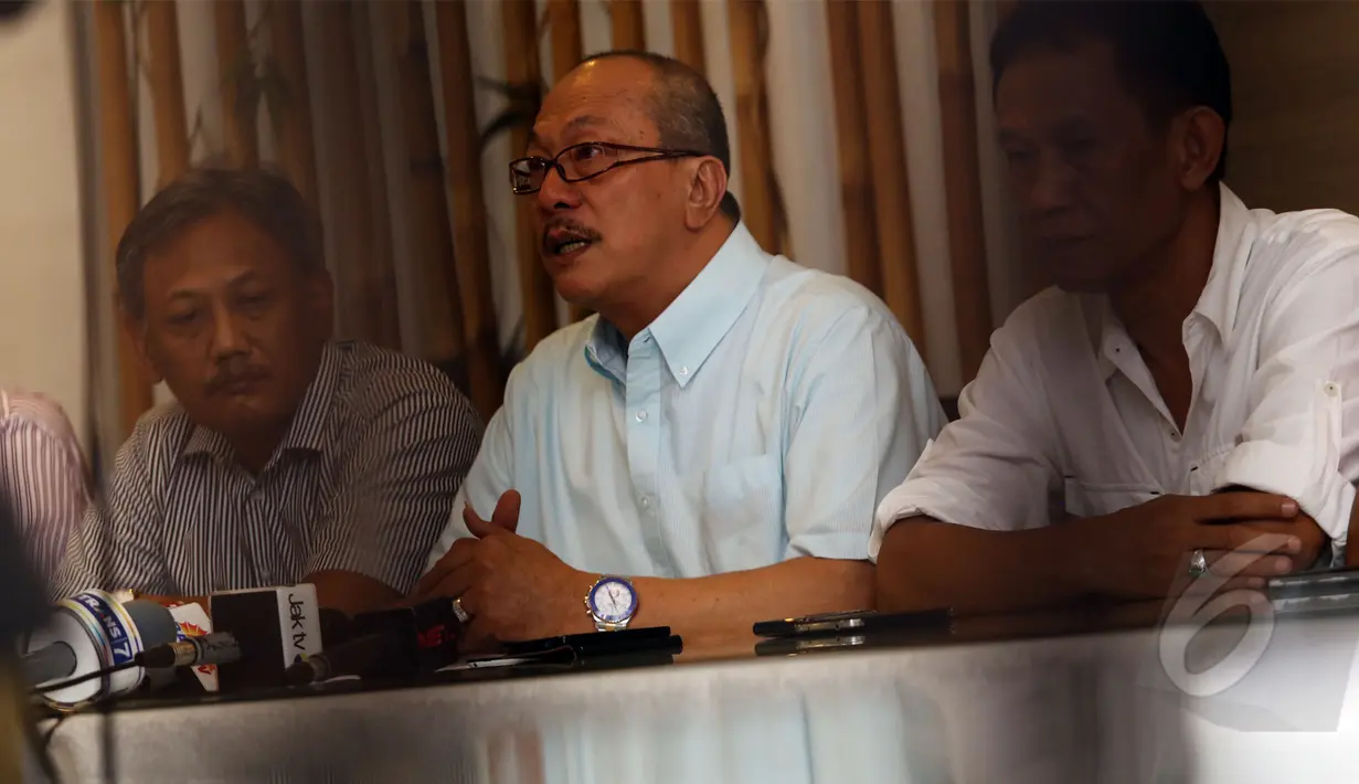 Suasana konferensi pers Organda DKI dan operator APTB, , Jakarta, Kamis (7/5/2015). Konferensi pers tersebut menanggapi pelarangan APTB memasuki jalur Transjakarta. (Liputan6.com/Johan Tallo)
