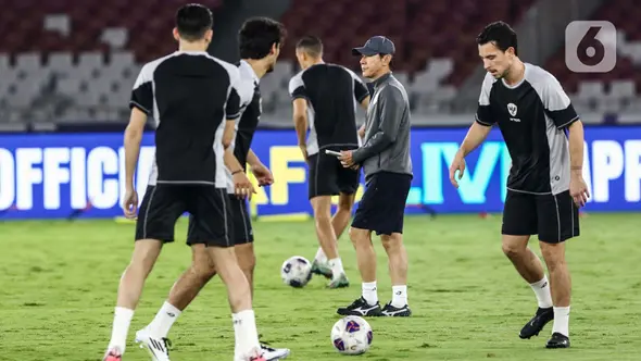Tim asuhan pelatih Shin Tae-yong terlihat terus mematangkan persiapan menjelang pertandingan melawan Timnas Indonesia. (Liputan6.com/Angga Yuniar)