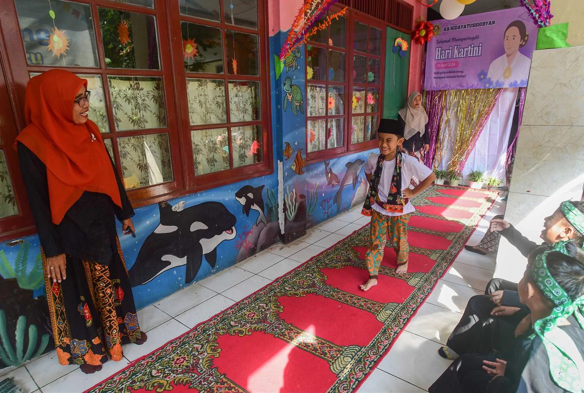 FOTO: Antusias Murid TK Tampil dalam Pergelaran Busana Tradisional Hari Kartini