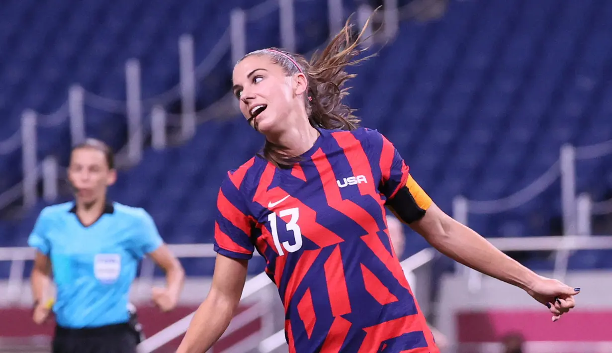Tim sepak bola putri Amerika Serikat berhasil meraih kemenangan perdananya di Grup G setelah sebelumnya harus tunduk dihadapan Swedia. Alex Morgan dkk berhasil menang telak atas Selandia Baru dengan skor 6-1. (Foto: AFP/Ayaka Naito)