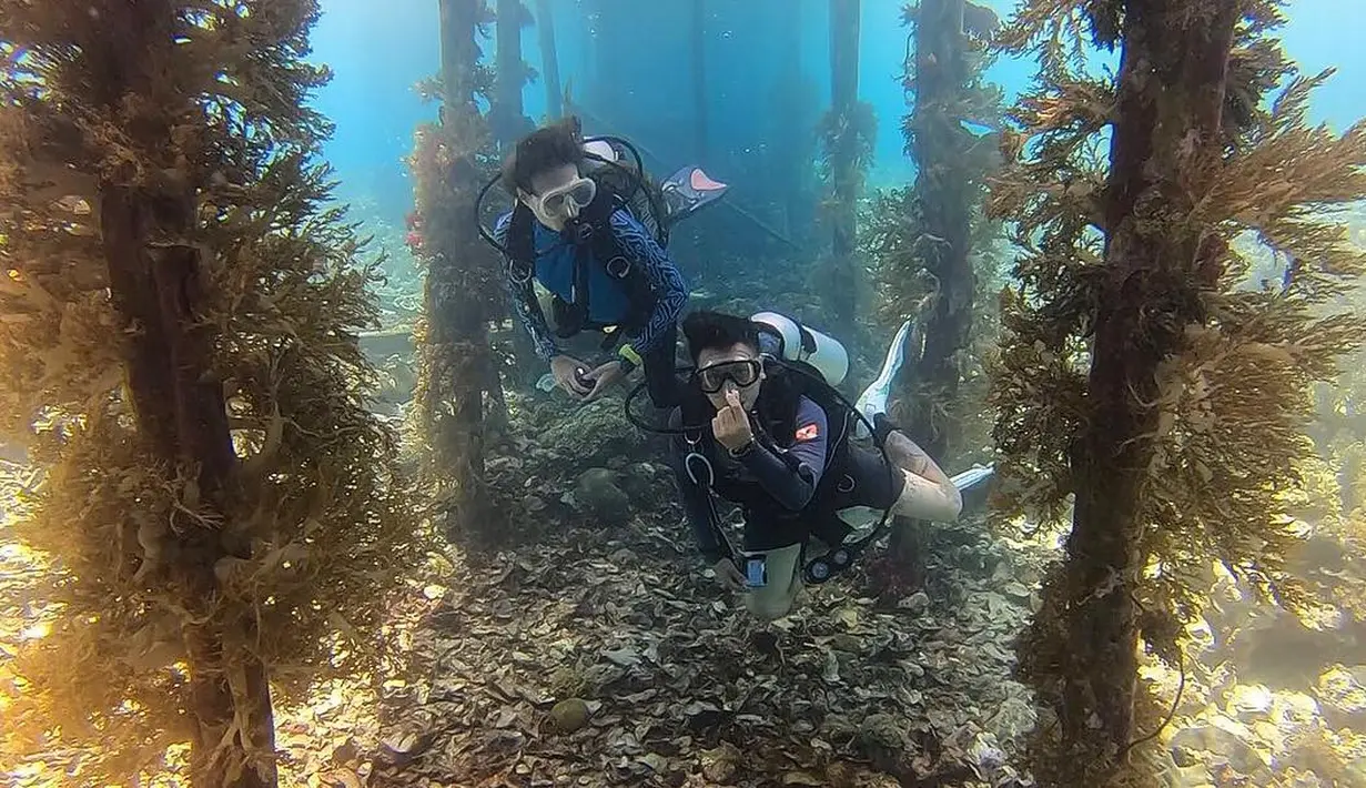 Selain itu, meski belum pernah mengunjungi Bhutan, namun menurut mereka Bhutan adalah tempat terbaik di dunia untuk melangsungkan pernikahan yang sederhana dan di alam terbuka. (Instagram/nadinelist)