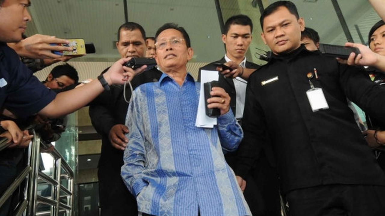 Usai diperiksa KPK, Kasianur Sidauruk tebar senyuman