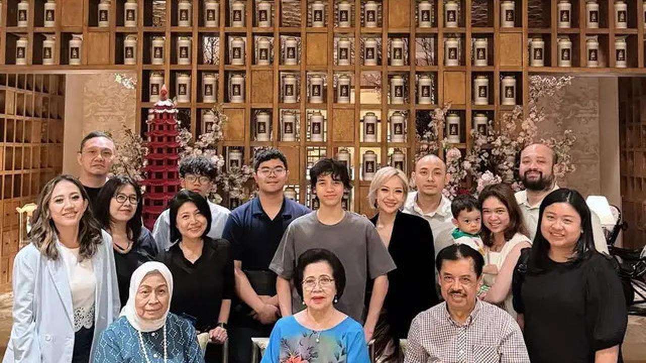 Potret Orang Tua BCL yang Sehat Bugar di Usia 70 Tahun