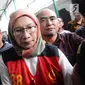 Terdakwa penyebaran berita bohong atau hoaks Ratna Sarumpaet tiba di Pengadilan Negeri Jakarta Selatan, Kamis (28/2). Ratna Sarumpaet berangkat dari Rumah Tahanan Polda Metro Jaya dijemput kendaraan tahanan kejaksaan. (Liputan6.com/Herman Zakharia)