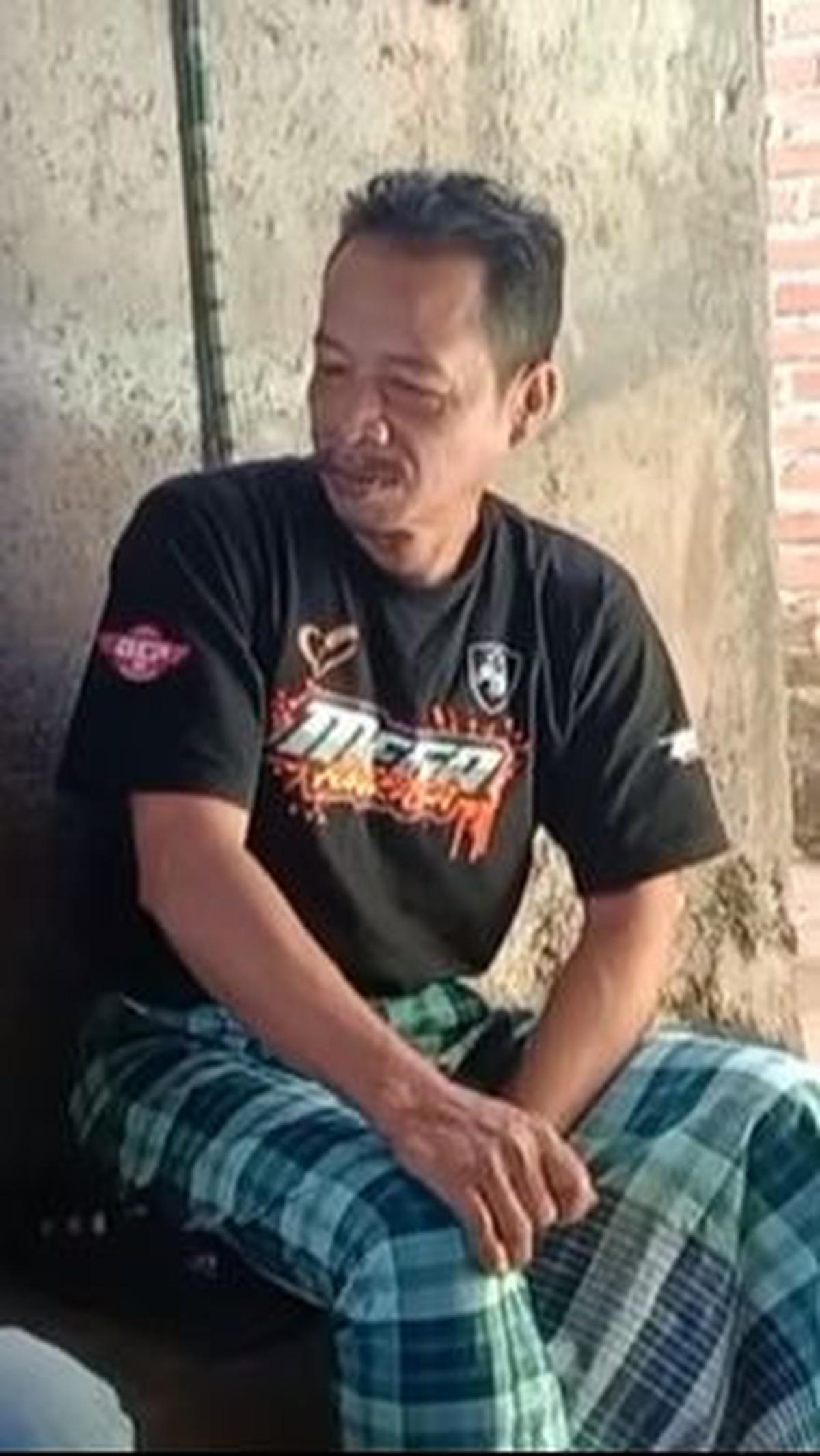 <i>"Kalau mau ketemu anak boleh tapi jangan dibawa ke sini. Maaf bukan karena anak tiri. Tapi (kalau) putra (anak) pribadi pun (akan saya usir," kata ayah tiri AS. </i>