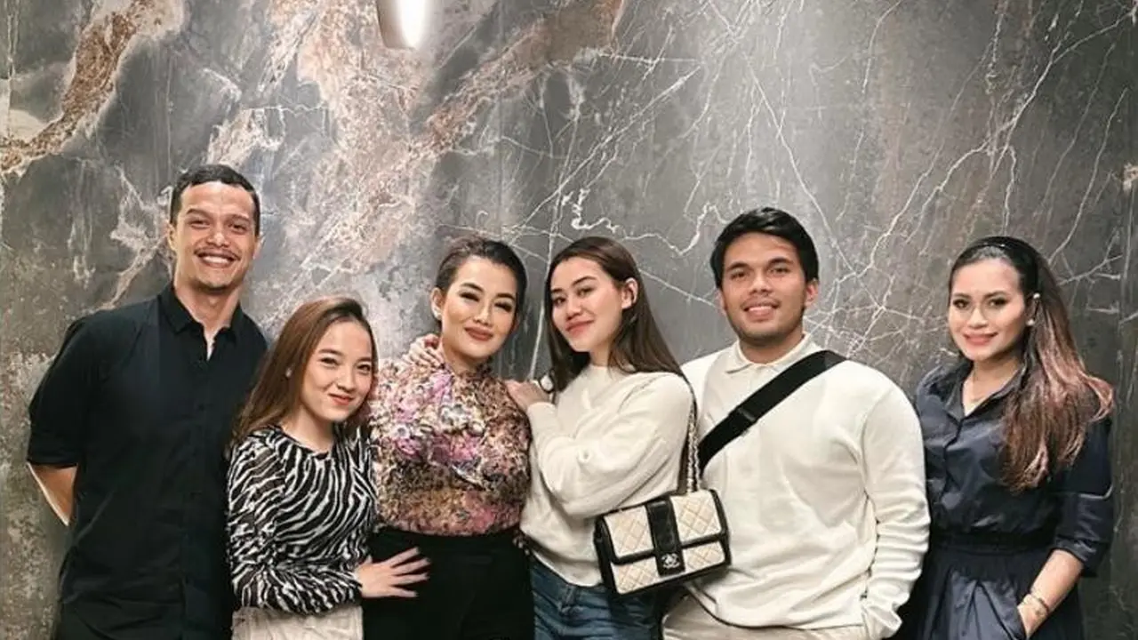 6 Gaya Serasi Thariq Halilintar dan Aaliyah Massaid yang Makin Go Public