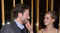 Bradley Cooper membuat pernyataan yang mengejutkan, tak mau berhubungan intim dengan Jennifer Lawrence. Seperti apa ceritanya?