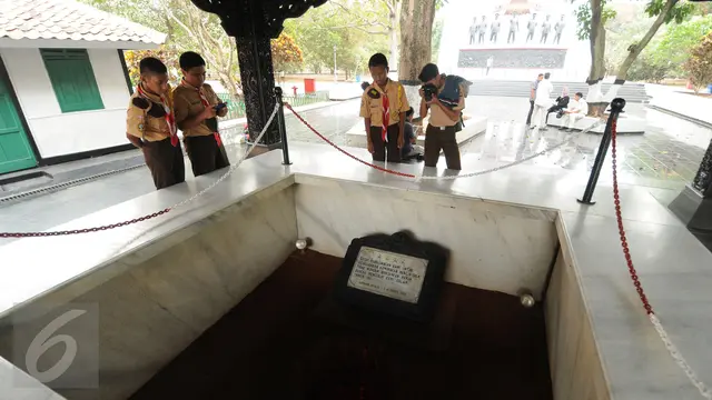 20150929-Sambut Hari Kesaktian Pancasila, Museum Lubang Buaya Ramai Dikunjungi Siswa-Jakarta