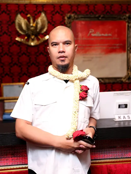 Ditemui di Jalan Padjajaran, Bogor, Jawa Barat, Jumat (16/10/2015), Ahmad Dhani mengaku optimis dengan bisnis karaoke keluarga miliknya yang bernama ‘Masterpiece’. (Andy Masela/Bintang.com)