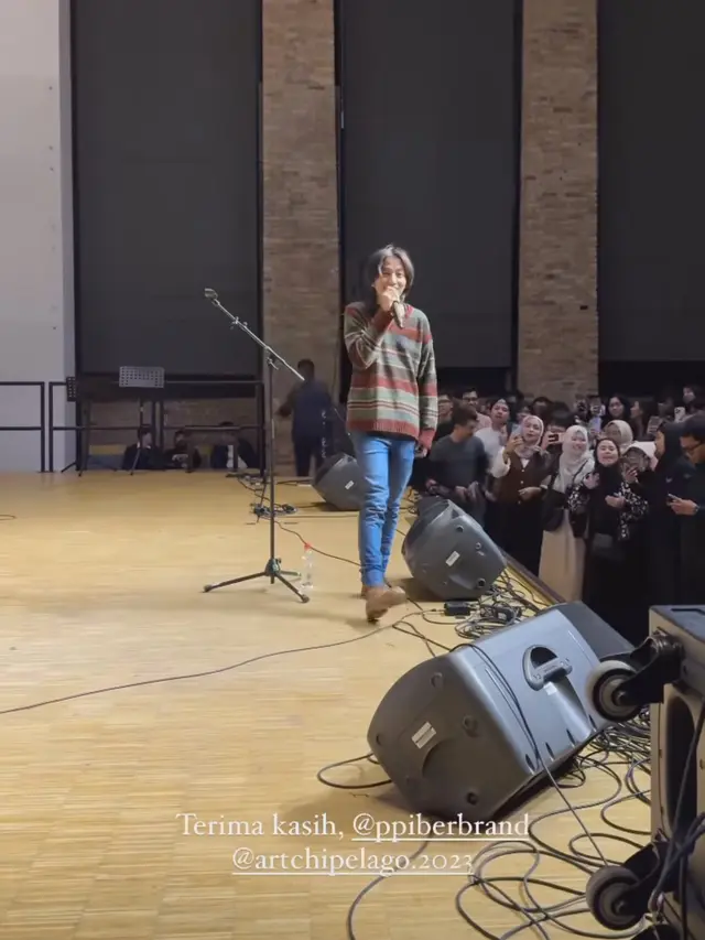 Fiersa Besari manggung di Berlin, Jerman