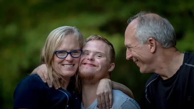 3 Peran Penting Anak dalam Mencegah Lansia Alami Pneumonia