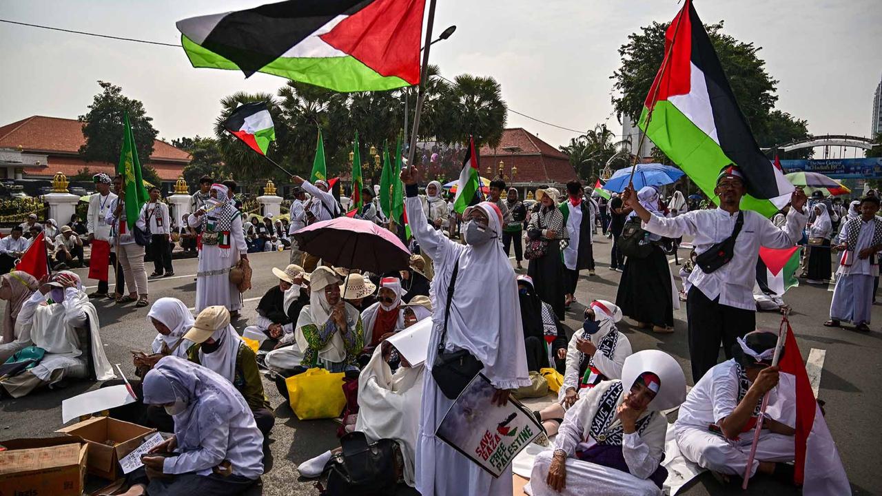 FOTO: Ribuan Warga Surabaya  Gelar Aksi Beri Dukungan kepada Warga Palestina