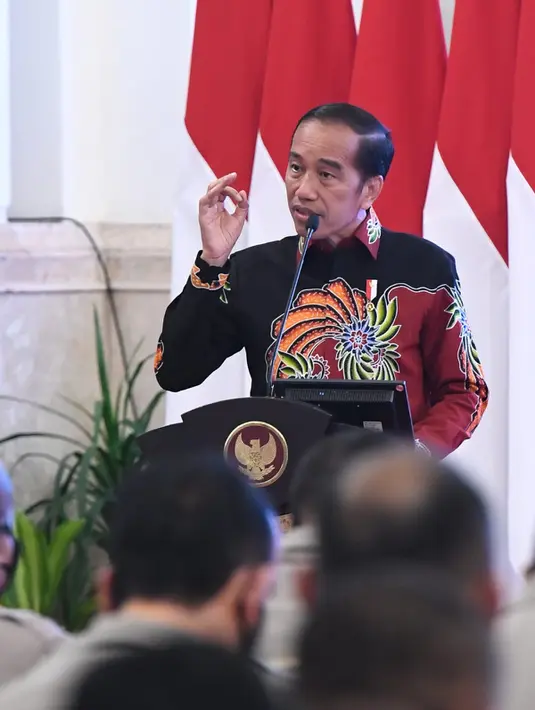 Presiden Joko Widodo memberikan  arahan kepada jajaran Kepolisian Negara Republik Indonesia (Polri), di Istana Negara, Jakarta, Jumat (14/10/2022). Pertemuan dihadiri oleh 559 personil Polri yang terdiri dari pejabat utama Mabes Polri, Kapolda, serta Kapolres.  (Foto: Lukas - Biro Pers Sekretariat Presiden)