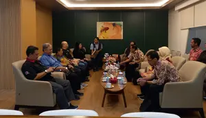 Yayasan Pendidikan Telkom melakukan kunjungan ke Yayasan Indosiar pada Rabu (8/5/2024). (Liputan6.com/ Farrel Bimo Haryomukti)