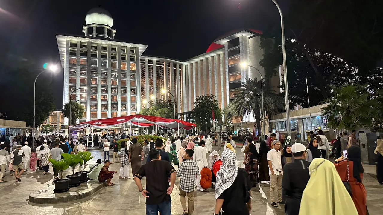 Sambut Lebaran Idul Fitri, Masjid Istiqlal Sudah Ramai dengan Jemaah