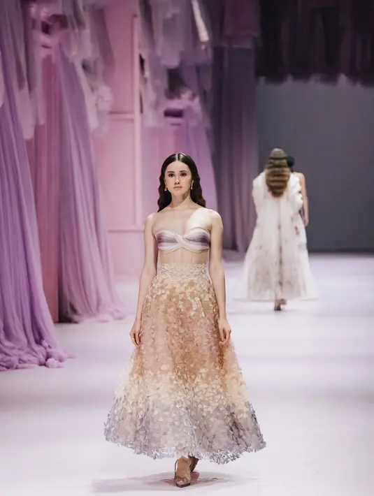 The Sunflower Serenade adalah gemstone bernama Citrine, berwarna cahaya mentari keemasan, dikenal sebagai pembawa kegembiraan dan rasa well-being. Foto: Document/Hian Tjen.