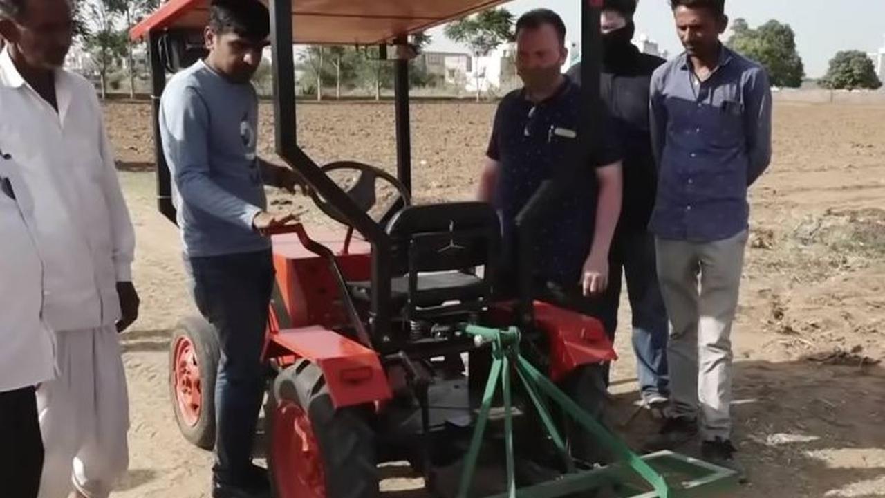 Traktor canggih (Cartoq)