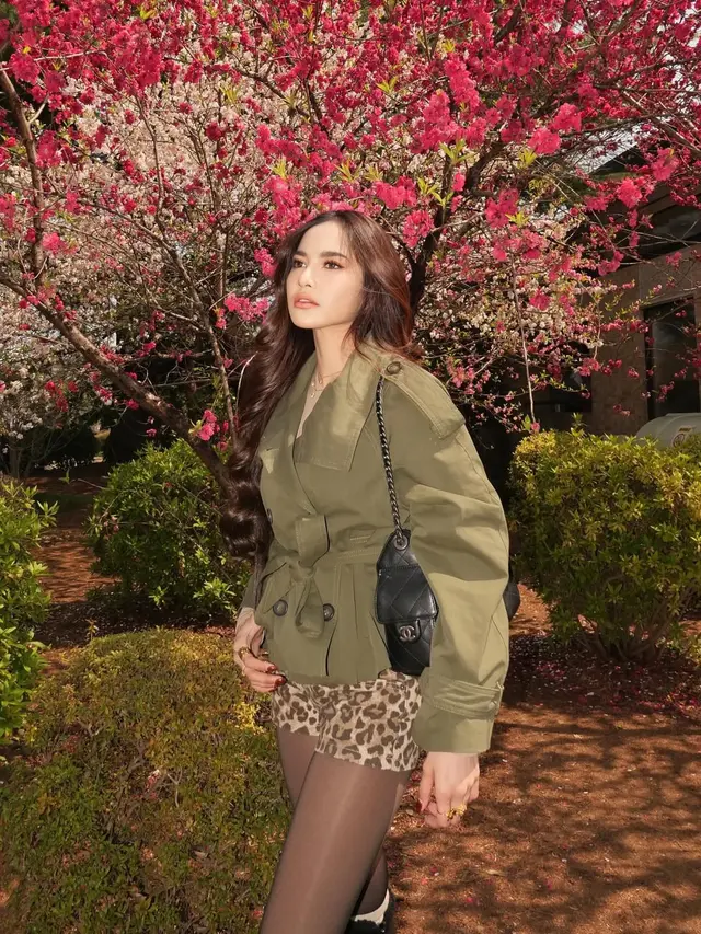 Inspirasi OOTD Liburan Kece Mahalini Raharja yang Andalkan Boots Selama Jalan-Jalan Keliling Jepang