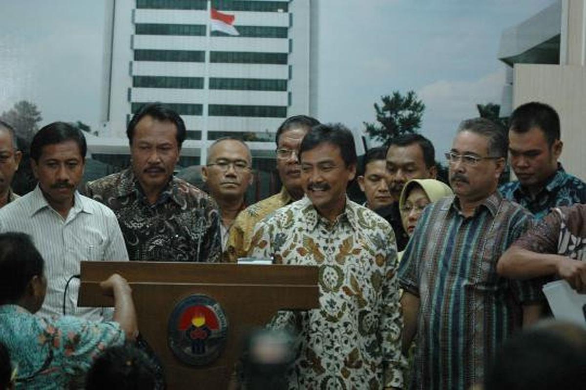 Jadi tersangka, Menpora Andi Mallarangeng mundur