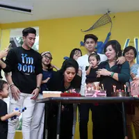 Venna Melinda merayakan ulang tahun ke-45. (Nurwahyunan/Bintang.com)