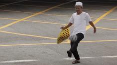 Dalam video iklan produk telekomunikasi yang mensponsori klub Selangor FA, Andik Vermansyah berpura-pura menjadi kakek-kakek yang bermain bola di jalan raya seperti Cristiano Ronaldo saat menjadi tuna wisma di Portugal.