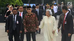 Wakil Presiden periode 1993-1998 Try Sutrisno menghadiri pemakaman istri presiden ke-6 RI Susilo Bambang Yudhoyono (SBY), Ani Yudhoyono di Taman Makam Pahlawan (TMP) Kalibata, Jakarta, Minggu (2/6/2019). (Liputan6.com/JohanTallo)