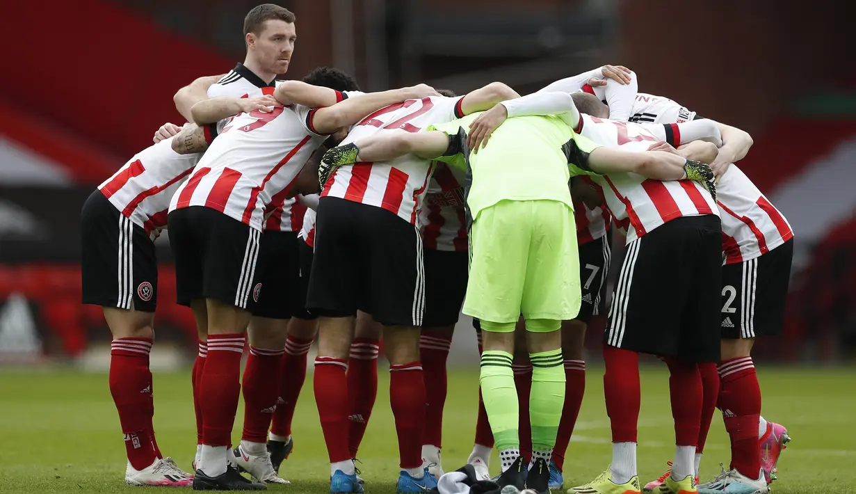 Sheffield United. Pada akhir musim 2020/2021 lalu Sheffield United harus terdegradasi ke EFL Championship setelah menempati posisi juru kunci klasemen akhir Premier League dan bertahan hingga kini. Dalam sejarah sepak bola Inggris, Sheffield United pernah 1 kali menjuarai Liga Inggris sebelum era Premier League, yaitu pada musim 1897/1898. (AFP/Pool/Lee Smith)