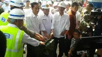 Presiden Jokowi resmikan proyek pembangunan terowongan sodetan Ciliwung-Kanal Banjir Timur (KBT) di Jalan DI Panjaitan, Jakarta Timur.