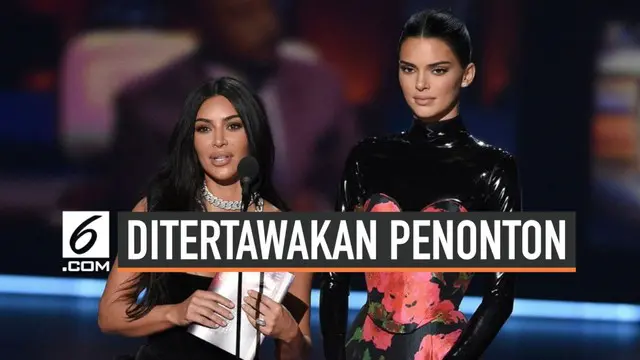 VIDEO: Kim Kardashian-Kendall Jenner Jadi Bahan Tertawaan di Emmy Awards