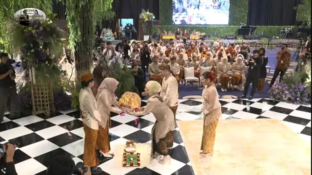 Penyerahan Pisang Sanggan (Foto. You Tube / Thariq Halilintar).