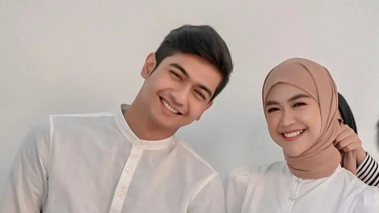 Pesona Anggun Ria Ricis dengan Gaun Ungu Muda di Momen Lamaran