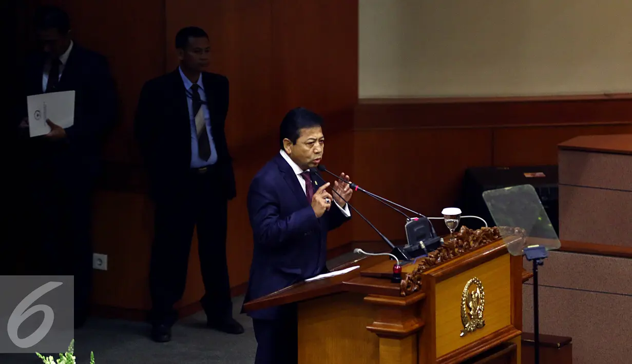 Ketua DPR Setya Novanto memberikan Pidato pada Sidang Paripurna di Komplek Parlemen, Senayan, Jakarta, Senin (16/11/2015). Rapat Paripurna ke sepuluh tersebut tidak di ikuti 245 dari 556 Anggota tanpa keterangan. (Liputan6.com/Johan Tallo)