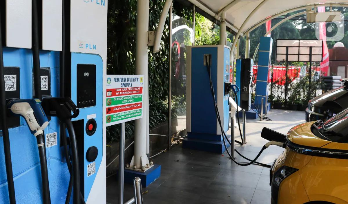 3. Konsultasi dengan diler terkait fasilitas charging, biaya perawatan, operasional,<br>dan garansi serta purnajualnya. Semakin lengkap info yang diterima, semakin baik.&nbsp;<br>