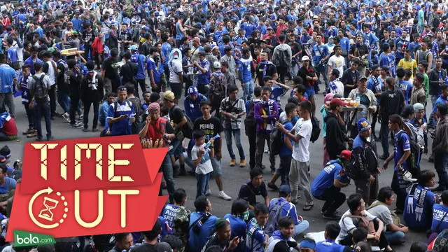 Sebanyak 24.400 tiket partai uji coba Persib vs Bali United di Stadion Siliwangi, Bandung, Sabtu (13/2/2016), ludes terjual.