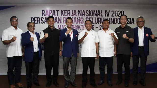 Lukman Niode (Paling Kiri)