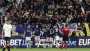 Pemain Inter Milan Lautaro Martinez (tengah tak terlihat) melakukan selebrasi usai mencetak gol ke gawang Spezia pada pertandingan Serie A di Stadion Alberto Picco, Spezia, Italia, 15 April 2022. Inter Milan menang 3-1. (Tano Pecoraro/LaPresse via AP)