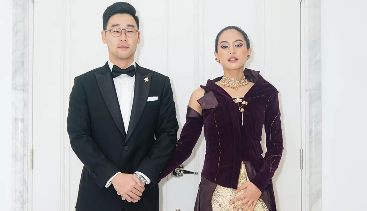 <p>Tak seperti tahun sebelumnya, kali ini Maudy Ayunda sudah berstatus istri sehingga ia pun hadir mengajak suaminya Jesse Choi. Tampil serasi di atas red carpet, keduanya tampak begitu mesra.(Liputan6.com/IG/@maudyayunda)</p>