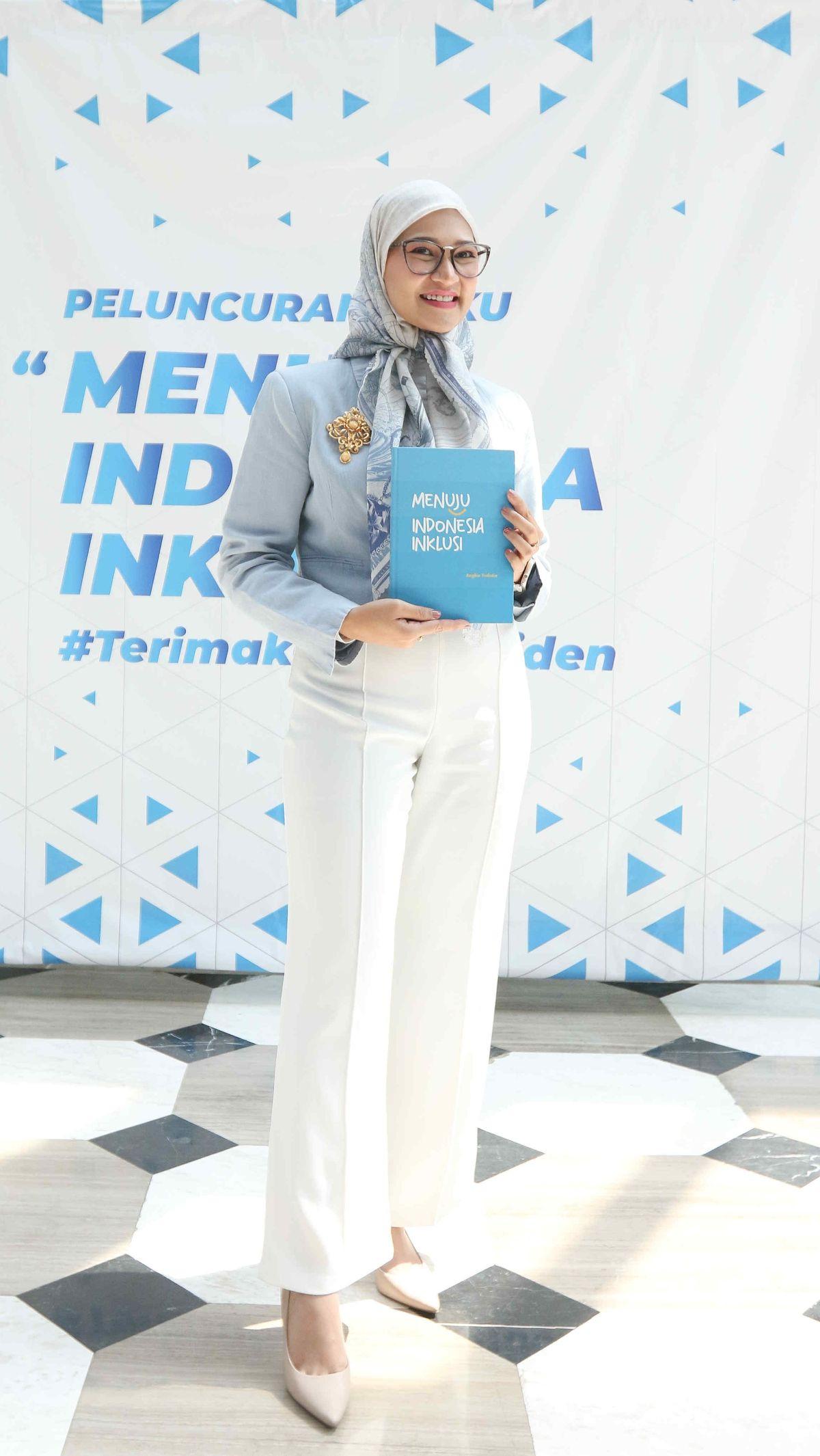 Lantas, mengapa berbagai kisah ini ditulis dan dibuat dalam bentuk buku?