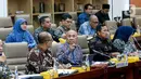 Menteri Koperasi dan UMKM Teten Masduki mengikuti rapat kerja bersama Komisi VI DPR di Kompleks Parlemen, Senayan, Jakarta, Kamis (23/11/2023). (Liputan6.com/Faizal Fanani)