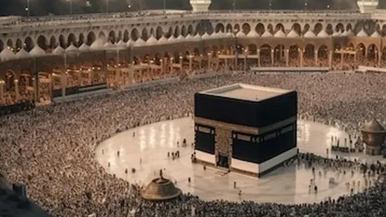 "Sampai 85 persen itu ekosistem ada di BSI. BSI memang melaksanakan pembayaran terkait dengan LNA dan juga transaksi haji-umrah 80-85 persen itu emang kita, makanya kita pengen ke sana," tegas Hery.