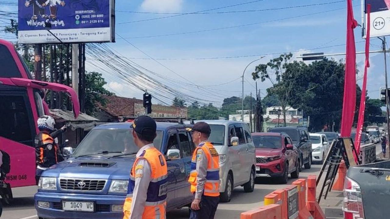 Jalur Wisata Garut Tetap Ramai Kendaraan Jelang Akhir Pekan Libur Sekolah