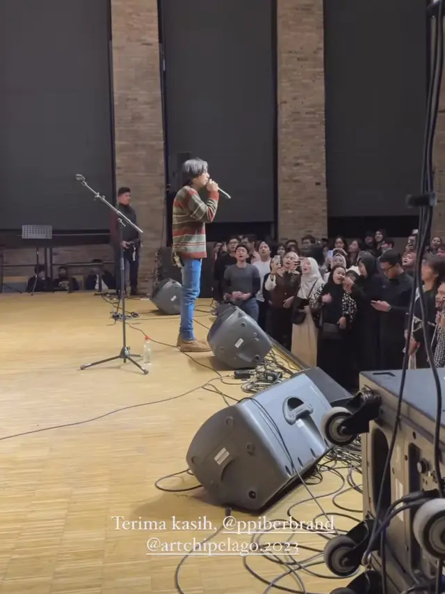 Fiersa Besari manggung di Berlin, Jerman