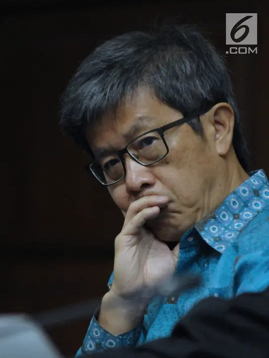 Mantan Dirut PT Quadra Solutions, Anang Sugiana Sudihardjo saat mengikuti sidang lanjutan dugaan korupsi pengadaan E-KTP di Pengadlian Tipikor, Jakarta, Kamis (5/4). Sidang mendengar keterangan tiga orang saksi. (Liputan6.com/Helmi Fithriansyah)