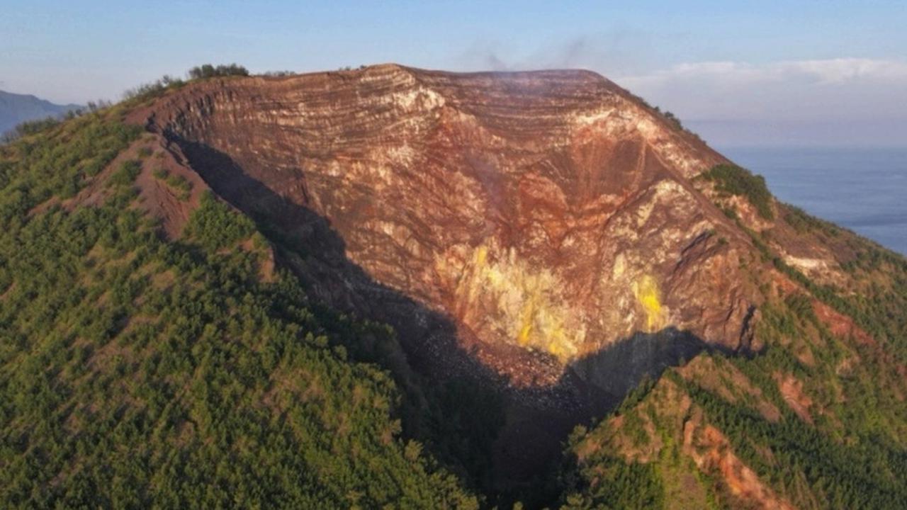 Status Gunung Iya Naik Jadi Siaga III, Berpotensi Erupsi dan Tsunami