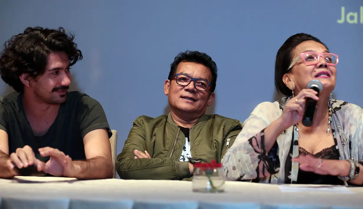 "Teknisnya sangat apik dan konseptual. Sejak awal hingga akhir semacam lingkaran. Ada semacam pergulatan yang terus berulang, jelas itu terstruktur dan terkonsep," kata Mathias Muchus. (Deki Prayoga/Bintang.com)