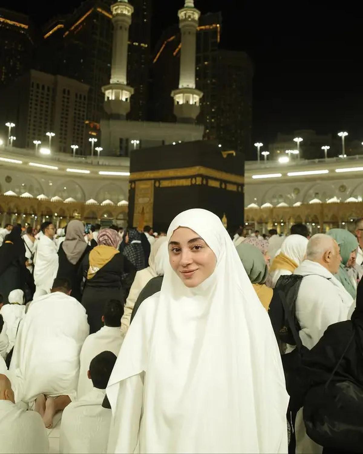 7 Artis Umrah Jelang Puasa Ramadhan 2025, Sintya Mariska Berdoa Hadiahi Ibu Cucu